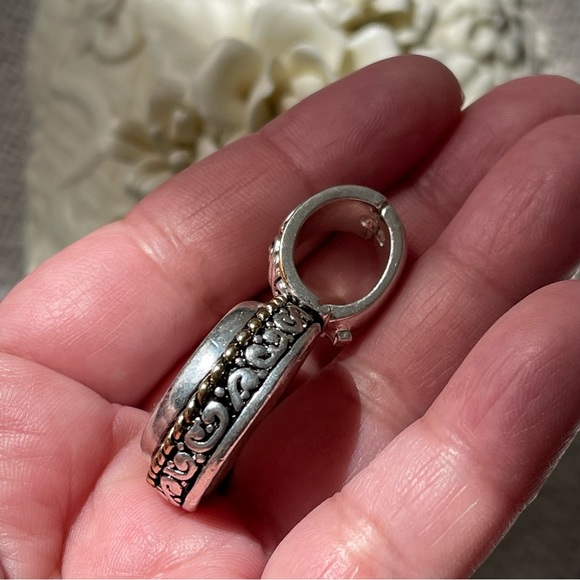 VINTAGE | AVON Silver & Gold Tone Pendant with Faux Mother Of Pearl Detail - Picture 5 of 7